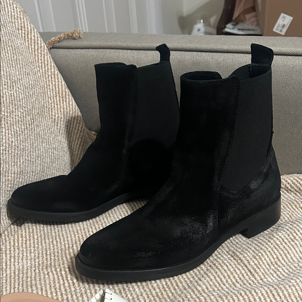🇮🇹 Emanuele Crasto Suede Chelsea Boots